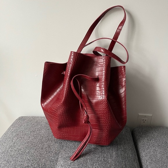 ✨ Burgundy faux leather shopping tote bag ✨ - Picture 3 of 8